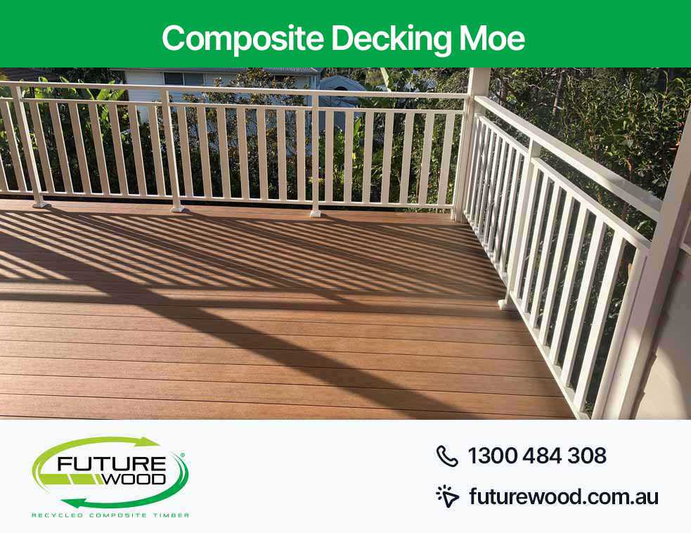 A deck in Moe made of composite deck boards featuring white railings